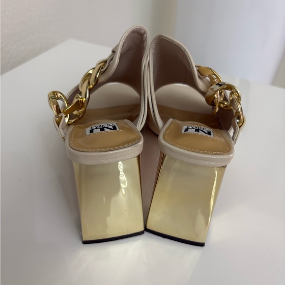Chic Cream Mules with Gold Chain Detail - Picture 4 of 8